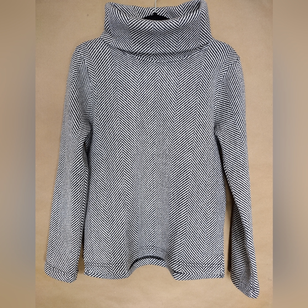 Funnel neck sweater
